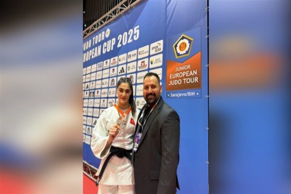 Konya Büyükşehir Belediye Başkanı Uğur İbrahim Altay, Sinem Oruç'u ve