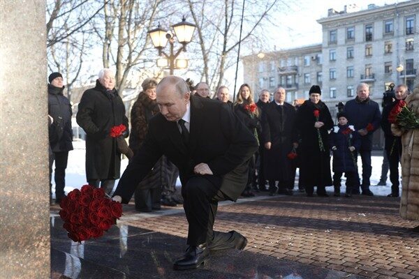 Rusya Devlet Başkanı Putin, St. Petersburg'un ilk belediye başkanı Anatoli