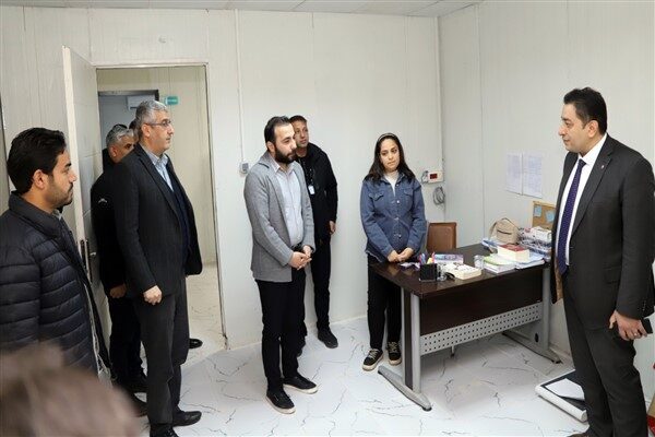 Ziyaret sırasında, Harran Devlet Hastanesi Başhekimi Dr. Yusuf Yılmaz ve