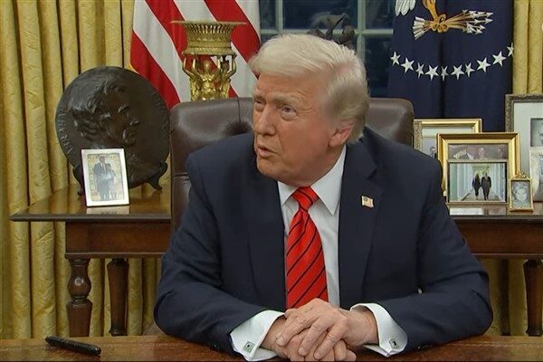 Trump Air Force One'daki gazetecilerle yaptığı soru-cevap oturumunda, '^'Ve buna
