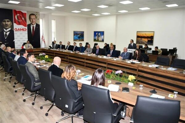 Toplantıda, hayvan haklarının korunmasına yönelik mevcut durum değerlendirildi ve iyileştirme