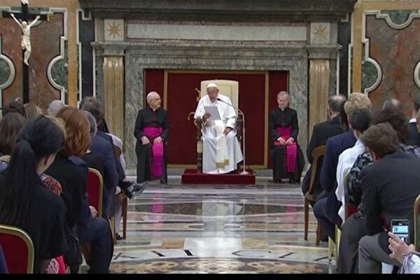 Papanın, Roma'daki Agostino Gemelli Üniversitesi Polikliniği'nde test edileceği ve tedavi