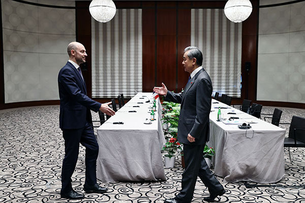 Çin Dışişleri Bakanı Wang Yi, dün Münih Güvenlik Konferansı esnasında