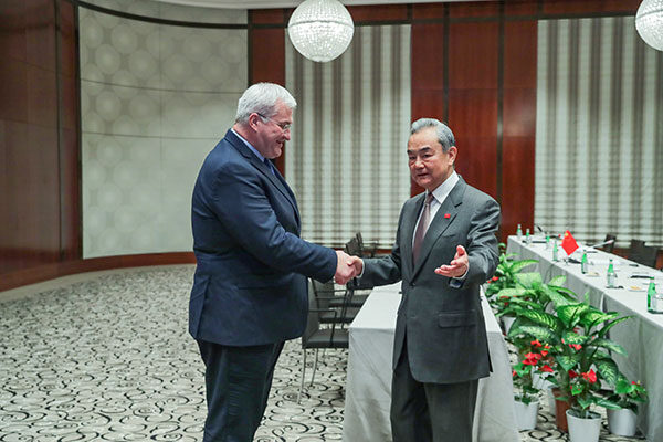 Çin Dışişleri Bakanı Wang Yi, dün Münih’te Ukrayna Dışişleri Bakanı