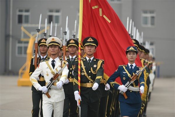 Çin Cumhurbaşkanı, Merkezi Askeri Komisyon Başkanı Xi Jinping, ordunun iç