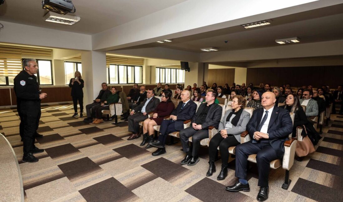 Yenimahalle Belediyesi, belediye personeline  “Afet Farkındalık” eğitimi düzenledi. Yenimahalle Belediye