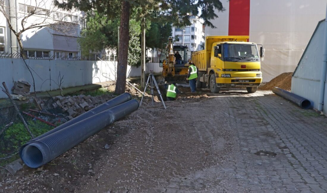 Ordu Büyükşehir Belediyesi Fen İşleri ekipleri, altyapı yatırımlarına devam ederek