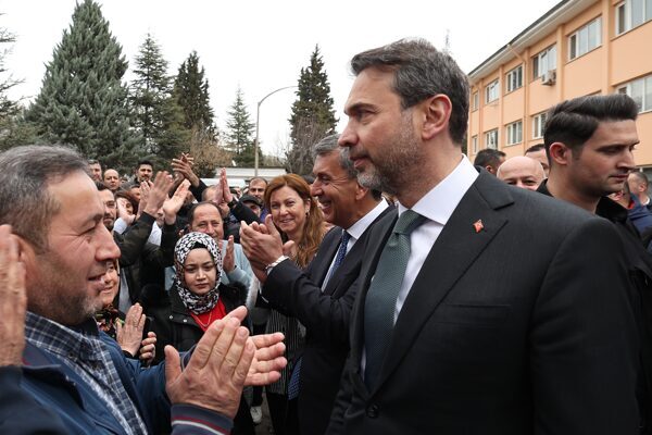 Enerji ve Tabii Kaynaklar Bakanı Alparslan Bayraktar, nöbetçi bakan olarak