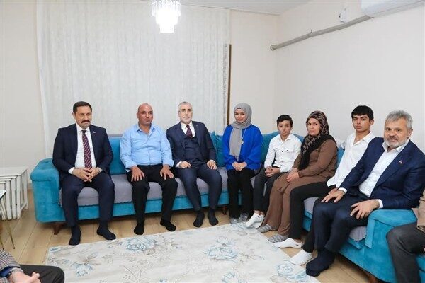 Çalışma ve Sosyal Güvenlik Bakanı Işıkhan, Hatay Büyükşehir Belediye Başkanı