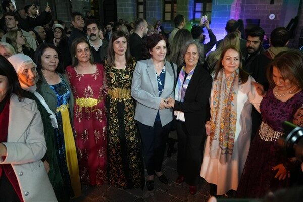 Diyarbakır Büyükşehir Belediyesi Eş Başkanı Serra Bucak, Nevruz resepsiyonuna katılarak,