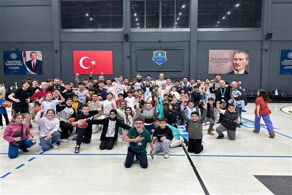 Türkiye Basketbol Ligi’nin 30. Hafta karşılaşmasında Çayırova Belesiyesi, sahasında Konya