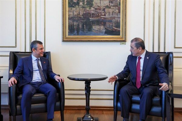 CHP Genel Başkanı Özel, destek ziyaretinde bulunan Birleşik Kamu-İş Konfederasyonu