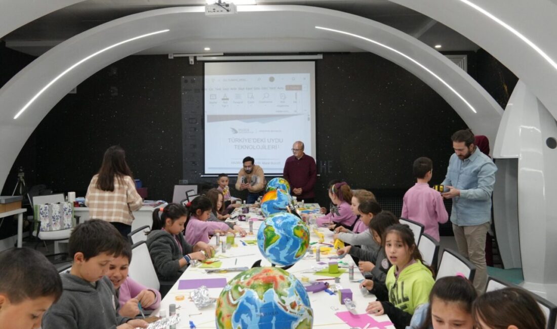 Gümüşova Hacıkadirler İlkokulu öğrencileri, Düzce Bilim Merkezi’ni ziyaret ederek keyifli