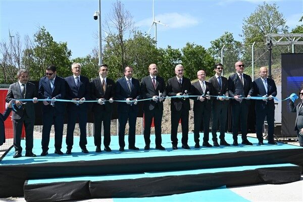 Açılışın ardından ilçeye gelen Enerji ve Tabii Kaynaklar Bakan Yardımcısı