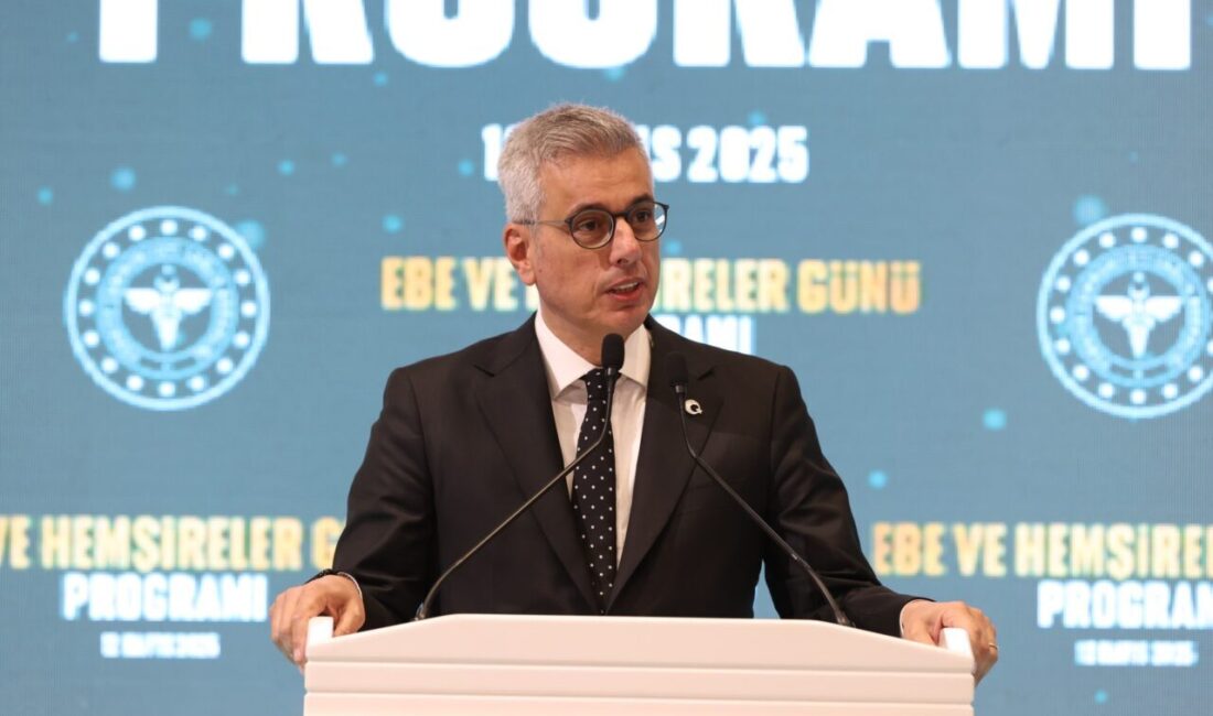 Sağlık Bakanı Dr. Kemal Memişoğlu, 81 ilden katılan ebeler ve