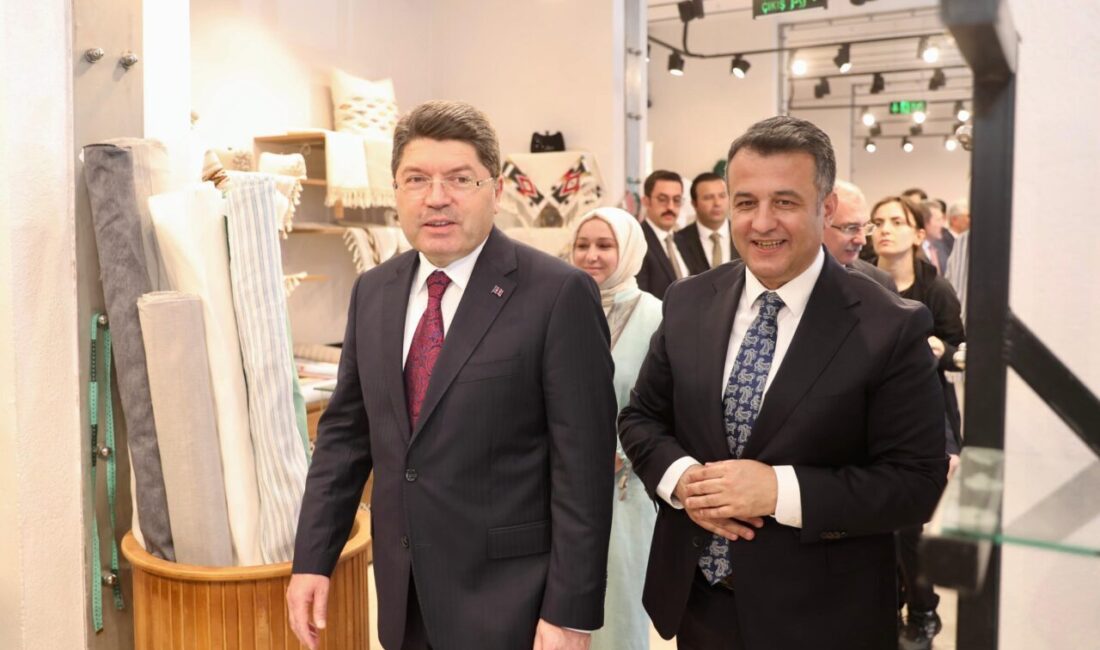  Ziyaret sırasında Samsun il protokolü tarafından karşılanan Bakan Tunç, ilk
