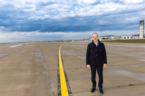 Bakan Uraloğlu, MHP Kayseri Milletvekili Baki Ersoy'u bakanlıkta ağırladıklarını bildirdi.Uraloğlu