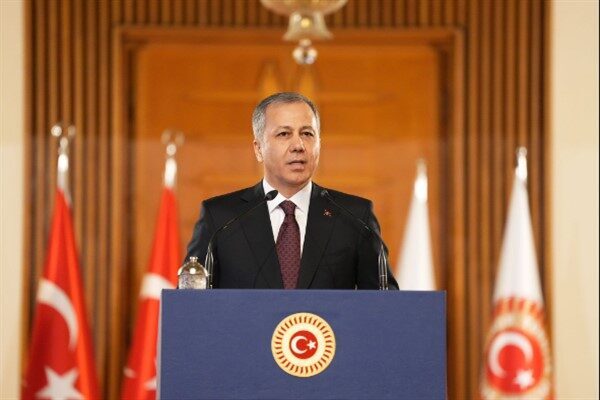 Bakan Yerlikaya, Kuzey Kıbrıs Türk Cumhuriyeti’nde gökyüzünün ay yıldızla aydınlandığını