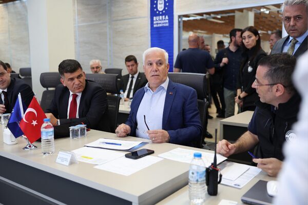 AKOM Merkezi'nde düzenlenen basın toplantısında konuşan Bozbey, toplu iş sözleşmesi