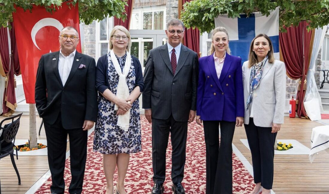 Etkinlikte Finlandiya Büyükelçisi Pirkko Hämäläinen ve İzmir Fahri Konsolosu Haluk