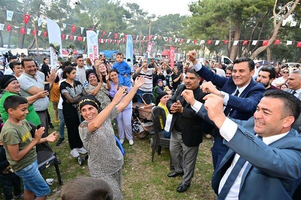 Manisa Büyükşehir Belediye Başkanı Mimar Ferdi Zeyrek de düzenlenen Hıdırellez
