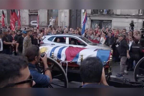 Şehrin ana caddesi olan 18 Temmuz'un cenaze alayı için kapatılmasıyla