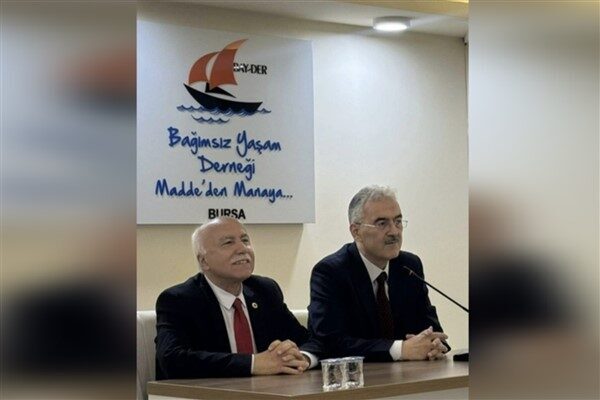 Ziyaret sırasında, Vali Ayyıldız, dernek üyeleriyle bir araya gelerek, bağımlılıkla