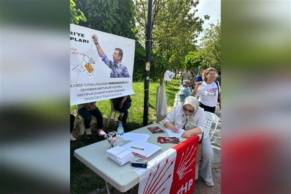 Etkinlikte; Parti Meclisi Üyesi Burcu Mazıcıoğlu, Kadın Kolları MYK Üyesi