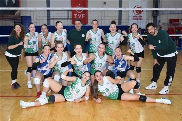 Sakarya'da oynanan grup maçlarında güçlü rakiplerini tek tek yenen ÇBSK
