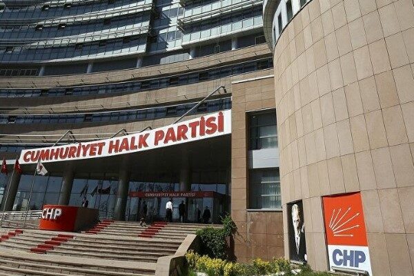Çelik, “İstanbul’un tüm meydanlarında imza stantlarımızla halkımızın yanındayız. Adayımızı yanımızda,