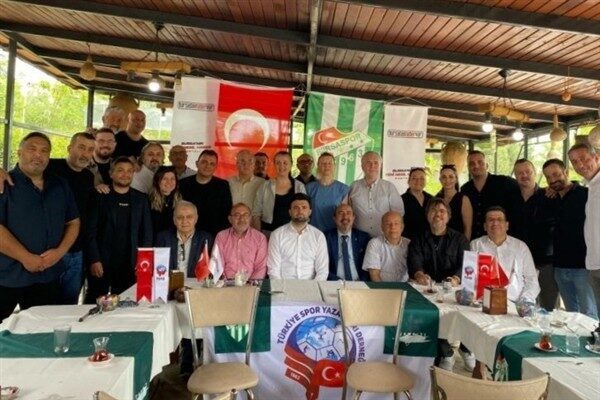 Türkiye Spor Yazarları Derneği (TSYD) Bursa Şubesi üyeleri, ve spor