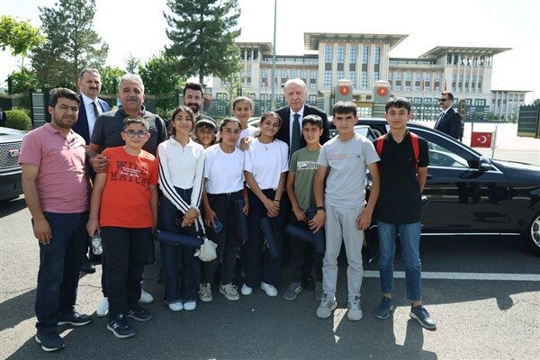 Cumhurbaşkanı Recep Tayyip Erdoğan, 15 Temmuz Şehitler Anıtı'nı ziyaret etmek