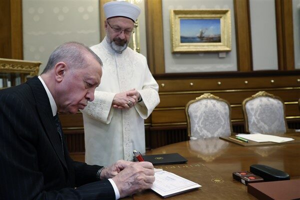 Cumhurbaşkanı Recep Tayyip Erdoğan, Türkiye Diyanet Vakfına kurban bağışı yaptı.