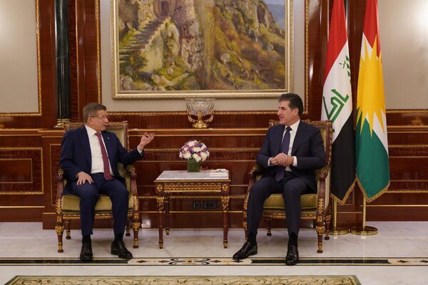 Davutoğlu, ziyaretin ilk durağı olan Süleymaniye’de DELPHI Forumu’na katılarak sonrasında