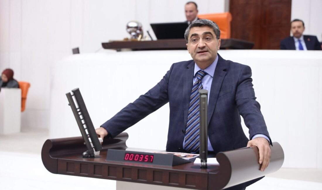 Gündeme dair önemli değerlendirmelerde bulunan Ekmen, Sırrı Süreyya Önder’in vefatının