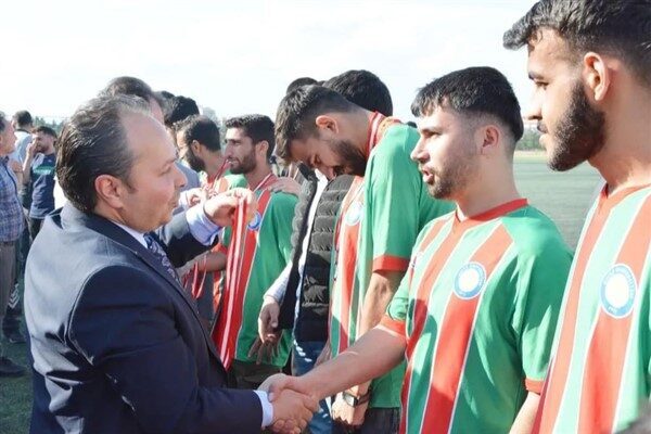 Öğrenci takımları arasında büyük rekabete sahne olan final müsabakasında Edebiyat