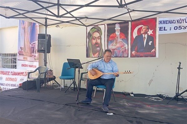 Etkinlik, Özgür Akkız ve Timur Güleç’in seslendirdiği deyişlerle başladı. Ardından