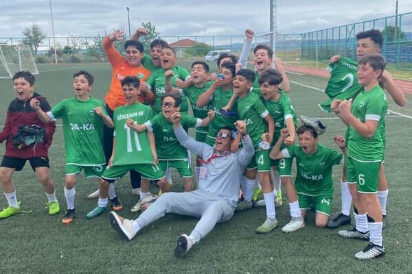 Gökçeadaspor Kulübü U-12 takımı, Lapsekispor U12 takımını mağlup etti. Gökçeadaspor