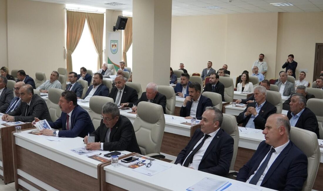 İznik Belediyesi’nin ev sahipliğinde gerçekleşen toplantıya Orhangazi Belediye Başkanı Bekir