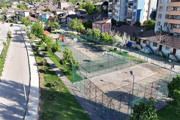 Yürütülen çalışmalar kapsamında parkların mevcut oyun grupları ve spor aletleri