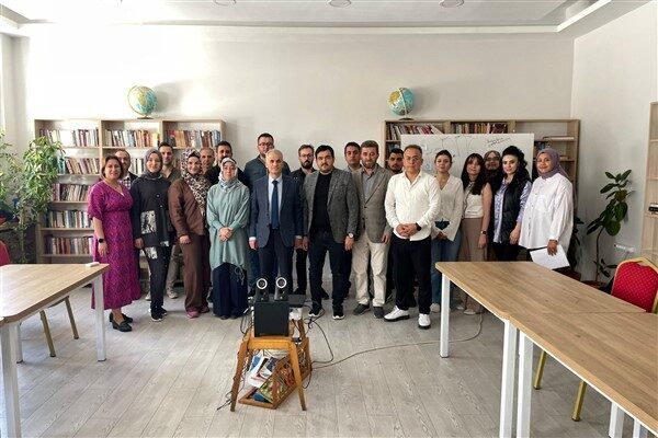 Karaman genelindeki ortaokullarda görev yapan rehber öğretmenlerin katılımıyla düzenlenen eğitim