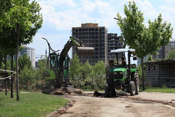 Kayapınar Belediyesi uzun zamandır bakım ve onarımları yapılmayan Rojava, Medya,
