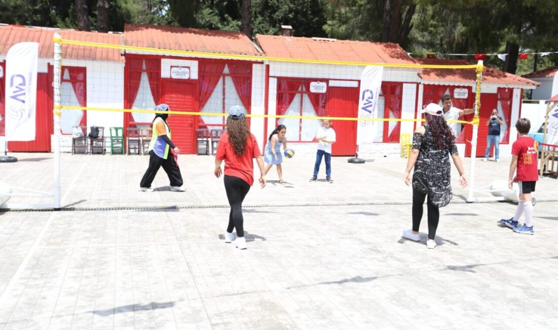 Kepez Belediyesi, Anneler Günü dolayısıyla “Anne Çocuk Voleybol Festivali” düzenleyerek,