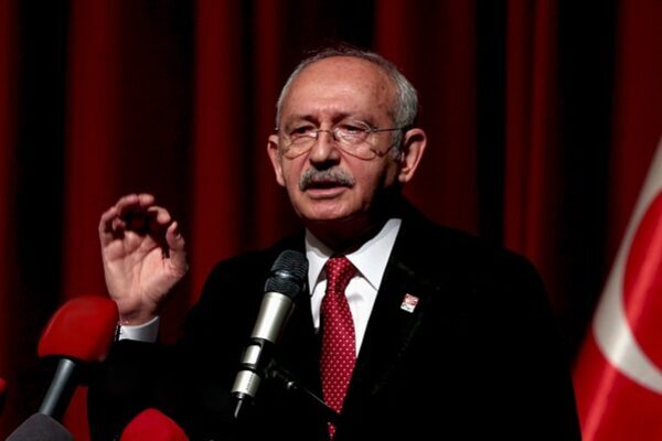 Eski Cumhuriyet Halk Partisi (CHP) Genel Başkanı Kemal Kılıçdaroğlu, İstanbul