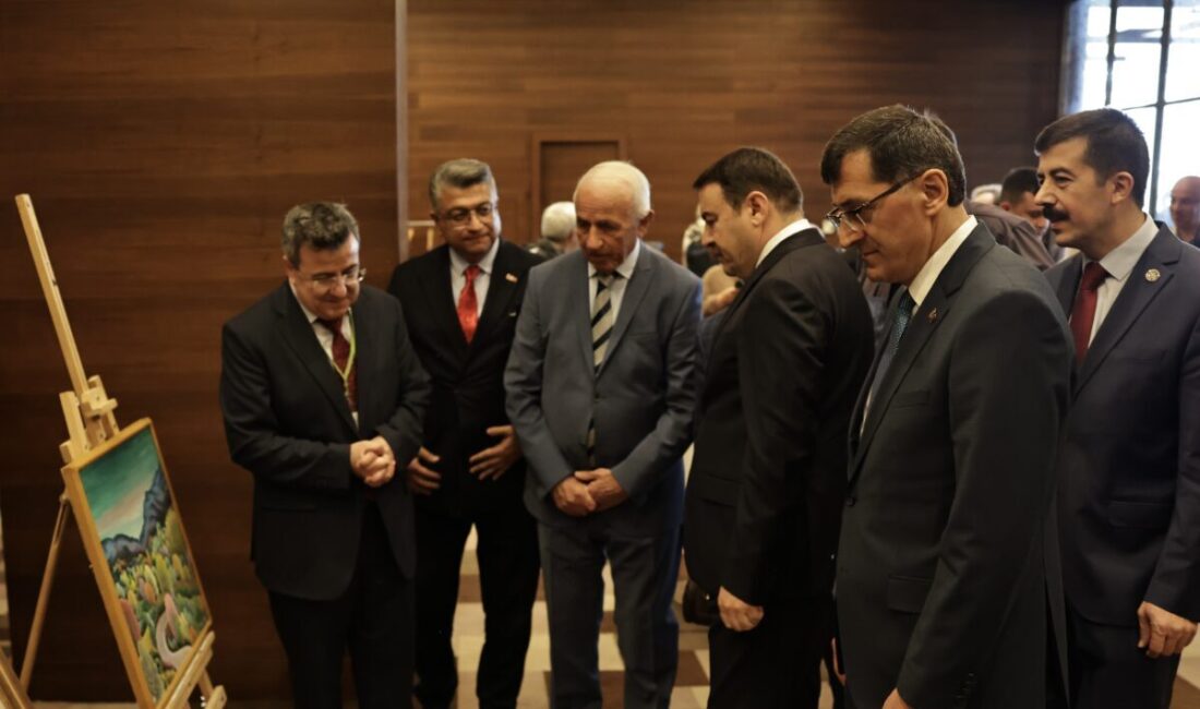 Kütahya Hilton Garden Inn’de düzenlenen açılış törenine Kütahya Valisi Musa