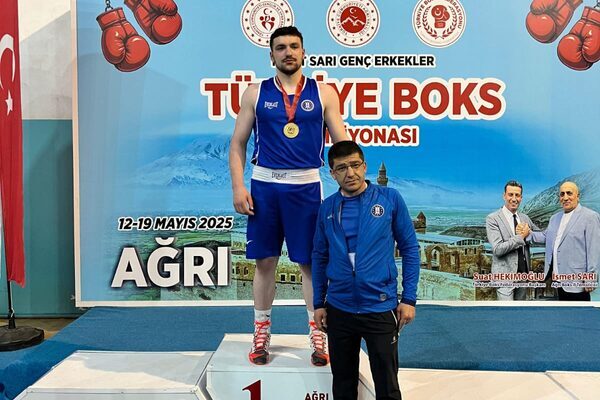 Türkiye genelinden 58 ilden 424 sporcunun katıldığı şampiyonada 90 kilogram