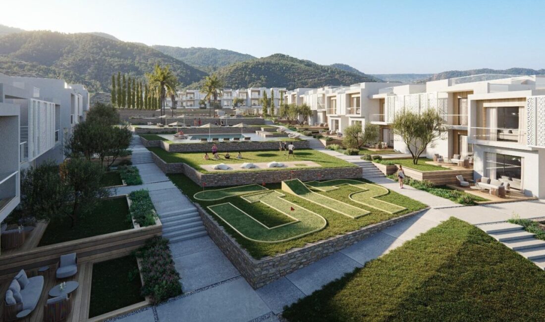 Doğal güzellikleri, denize yakınlığı ve sakin atmosferiyle dikkat çeken Karşıyaka, şimdi