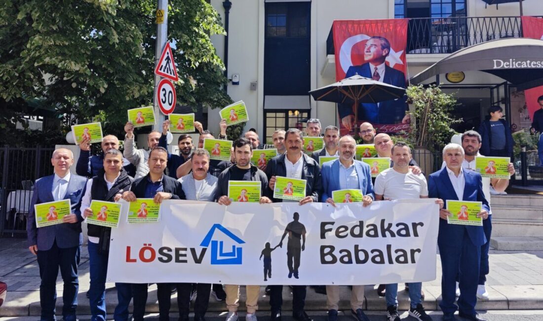 Uzun tedavi süreçlerinde hastanede kalan eşinin ve çocuğunun yokluğunu hissettirmeden