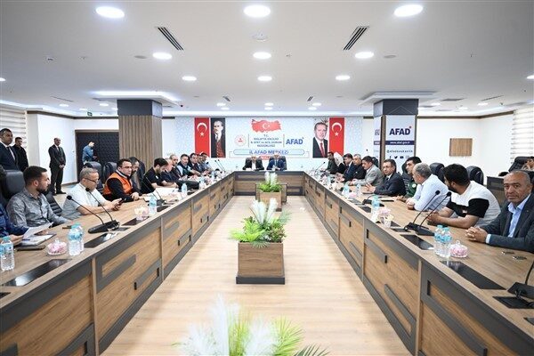 Toplantıya; Büyükşehir Belediye Başkanı Sami Er, Vali Yardımcıları Abdulselam Bıçak