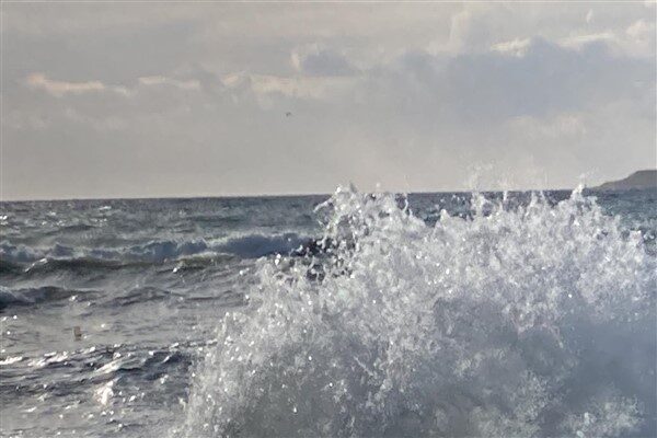 Meteoroloji'den yapılan açıklamaya göre, Orta Karadeniz'de (Kastamonu-Sinop) rüzgarın; yarın öğle